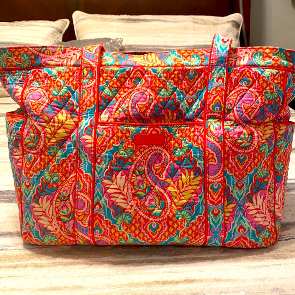 Vera Bradley Paisley in Paradise Get carried away bag! Used only briefly..